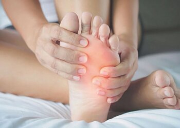 Why do hands and feet swell in summer? Know the causes, danger signs and prevention measures