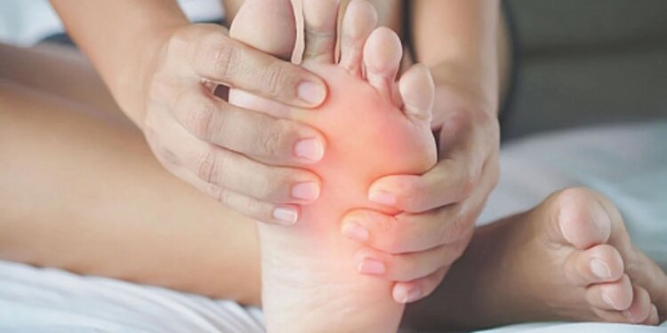 Why do hands and feet swell in summer? Know the causes, danger signs and prevention measures