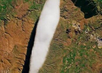 Wonders of mountains and strong winds, what are the unique shaped 'lenticular clouds', how are they formed?