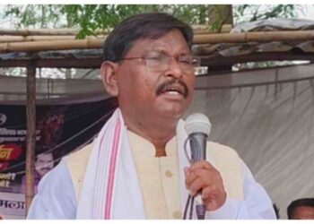 arjun-munda-slams-chaibasa-administration-babulal-marandi-targets-hemant-soren | Jharkhand News: Arjun Munda angry at Chaibasa administration, Babulal Marandi cornered Hemant government. News Track in Hindi