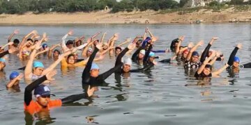 Before International Yoga Day, 'Water Yoga' in Prayagraj, swimmers did unique exercise in Yamuna river.