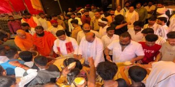Barabanki News: Sunderkand was recited in Hanuman temples on the last big Tuesday, Bhandara distributed from city to village.