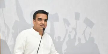 'After 2014, lakhs of families moved from huts to permanent houses,' Deputy CM Harsh Sanghvi told the youth.