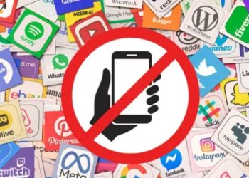 After Australia, now children up to 16 years of age will not be able to use social media in this country, government is bringing a big law.