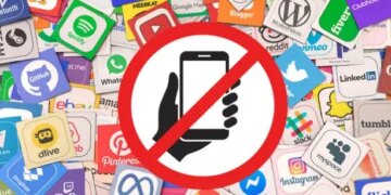 After Australia, now children up to 16 years of age will not be able to use social media in this country, government is bringing a big law.