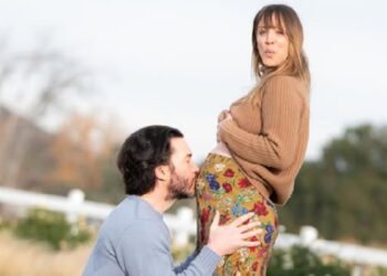 After giving birth to a daughter without marriage, the actress got engaged, now she is pregnant again, you will be surprised to know the name