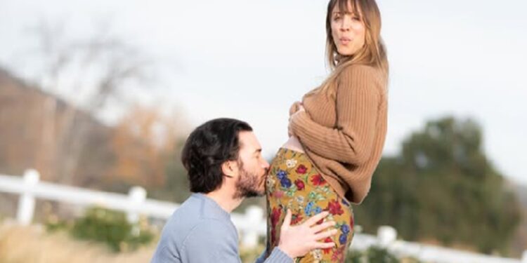 After giving birth to a daughter without marriage, the actress got engaged, now she is pregnant again, you will be surprised to know the name