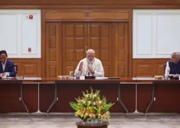 Amidst global uncertainties, PM Modi held a meeting with the Economic Advisory Council, discussed India's economic strength.