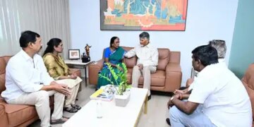 आंध्र प्रदेश: हिरासत में मौत मामले में मृतक के परिजनों ने सीएम नायडू से की मुलाकात
