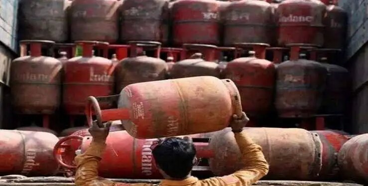 Another inflation shock or news of relief? Quickly know the latest rate of 14.2 kg domestic LPG cylinder.