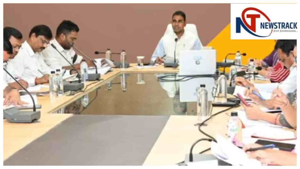 Balodabazar Collector Directs Completion of School Construction Before New Academic Session | Chhattisgarh News: Balodabazar Collector's instructions, construction work of schools should be completed before the new session. News Track in Hindi