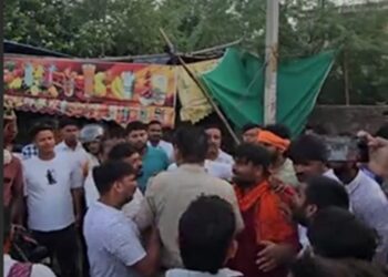 Bharatpur: A piece of meat was found in the mango shake, the shopkeeper had told it was a raisin, after the ruckus, the mob beat him up, the accused in custody.