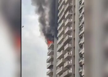 Big accident in Noida Highrise! Fire started due to AC burst, terrible flames rose from 21st floor, 3 flats burnt to ashes