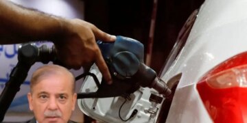 Big relief to the public in Pakistan, Shahbaz government again reduced the prices of petrol, know how much cheaper fuel has become.