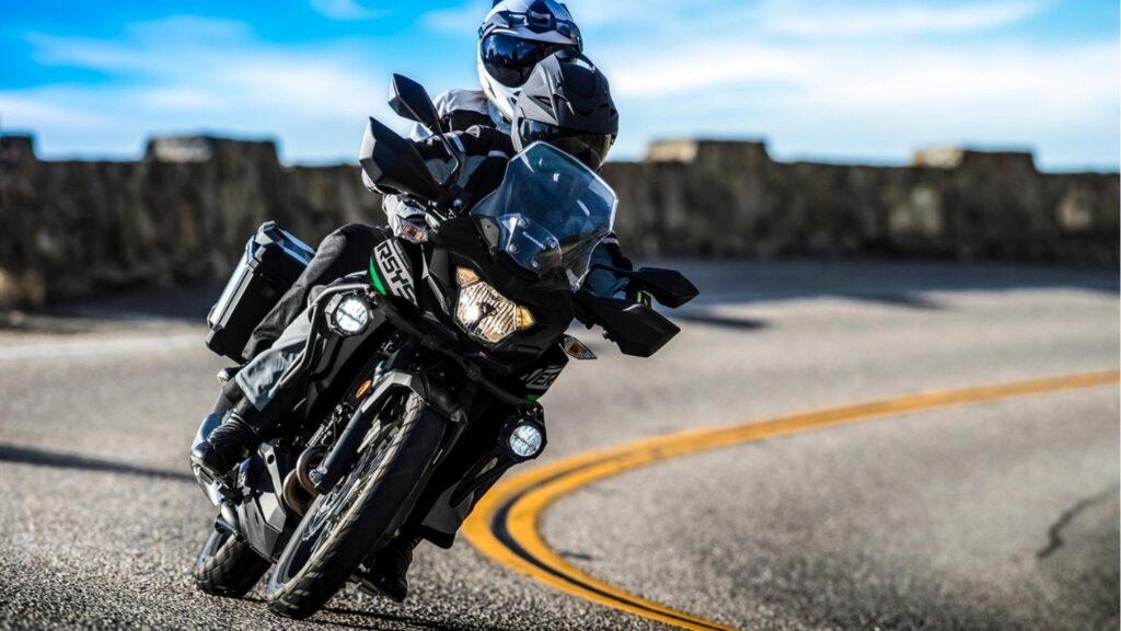 2026 Kawasaki Versys 300 (2)