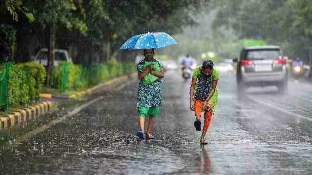 CG Weather Update| Heavy Rain Alert Across Chhattisgarh Today | CG Weather Update: There will be intense rain in Chhattisgarh from today, alert of heavy rain, thunderstorm and lightning in many districts. News Track in Hindi