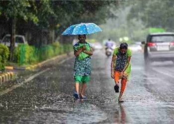 CG Weather Update| Heavy Rain Alert Across Chhattisgarh Today | CG Weather Update: There will be intense rain in Chhattisgarh from today, alert of heavy rain, thunderstorm and lightning in many districts. News Track in Hindi