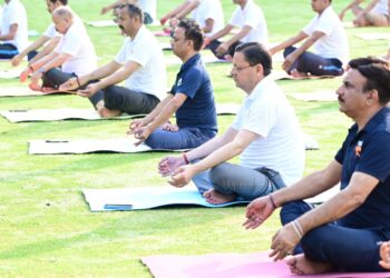 CM Performs Yoga Ahead of International Yoga Day 2026. Urges People to Adopt Yoga in Daily Life Uttarakhand: Before International Yoga Day, CM Dhami practiced yoga, appealed to people to make yoga a part of life. News Track in Hindi