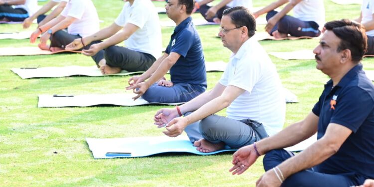 CM Performs Yoga Ahead of International Yoga Day 2026. Urges People to Adopt Yoga in Daily Life Uttarakhand: Before International Yoga Day, CM Dhami practiced yoga, appealed to people to make yoga a part of life. News Track in Hindi