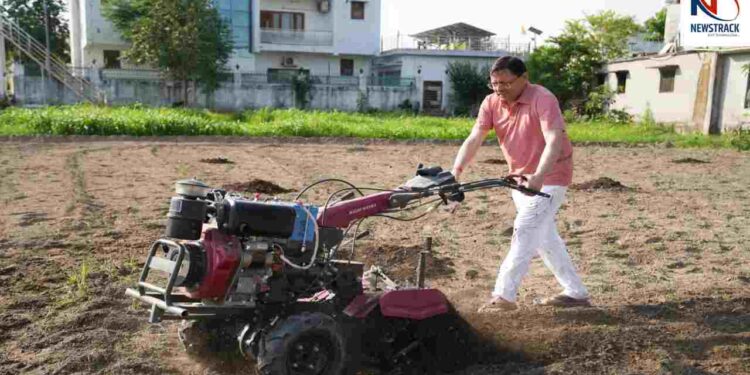 CM Pushkar Singh Dhami CM Dhami Agriculture Initiative Organic Farming Uttarakhand | Pushkar Singh Dhami: Chief Minister Dhami operated a tiller in the fields, gave the message of promoting traditional agriculture and organic farming. News Track in Hindi