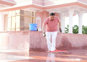 CM Pushkar Singh Dhami Purnagiri Temple Khatima Name of a tree mother. Newstrack Latest News | Pushkar Singh Dhami: Message of plantation and cleanliness under the “One Tree in the Name of Mother” campaign. News Track in Hindi