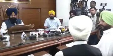 जातिसूचक टिप्पणी: पंजाब एससी आयोग ने केंद्रीय मंत्री रवनीत सिंह बिट्टू से चार जगहों पर जाकर मत्था टेकने को कहा