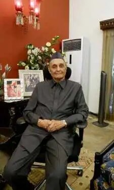 'Changed the vocabulary of Indian politics'; Karan Singh praised PM Modi's achievements