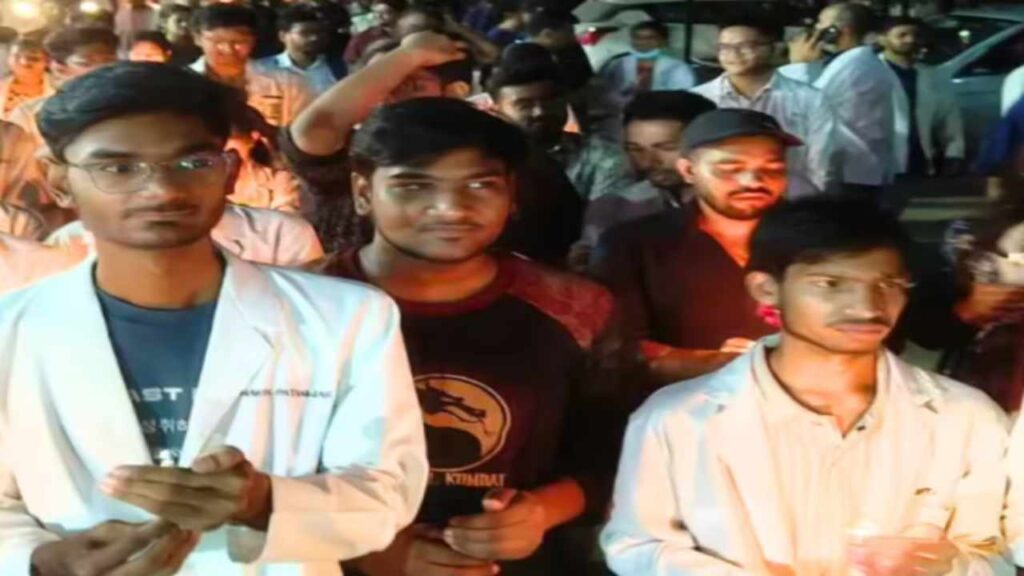 Chhattisgarh Doctor Protest Medical Council Decision Chhattisgarh News | Chhattisgarh Doctor Protest: Doctors angry over the decision to give direct exemption to outside doctors; Gave warning News Track in Hindi
