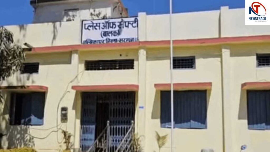 Chhattisgarh Home Escape| Juvenile Observation Home Ambikapur Juvenile Home | Chhattisgarh Home Escape: 11 minors escaped from juvenile home, took advantage of rain and darkness, created panic in police. News Track in Hindi