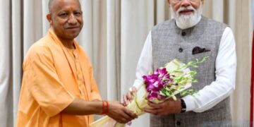 Chief Minister Yogi met PM Modi, congratulated him on his longest tenure
