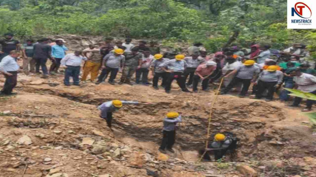 Coal Mine Accident Toxic Gas Leak Jharkhand Latest News| Newstrack Latest News | Jharkhand News: Tragic accident in Jharkhand, four people died due to poisonous gas in coal mine. News Track in Hindi