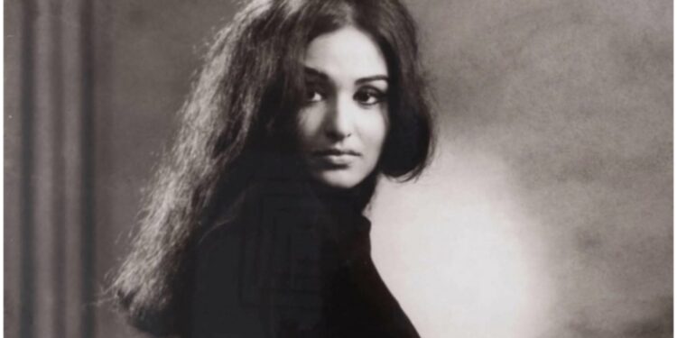 Dated Rajesh Khanna, backed out from marriage, today at the age of 80 this beauty is living with dogs and cats!