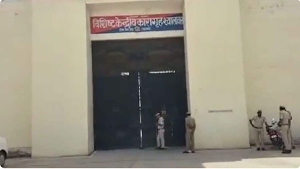 Dausa: Papadda police arrested a convicted prisoner who was absconding from parole, he was absconding from high security jail.