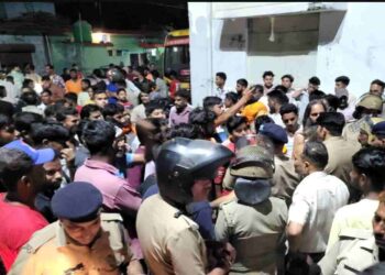 Dehradun Vikasnagar Violence Dehradun Vikasnagar Murder Case. Vikasnagar Violence Dehradun Vikasnagar Violence: Vikasnagar boiled over the murder of a Hindu youth, the accused's house burnt; Internet shut down News Track in Hindi