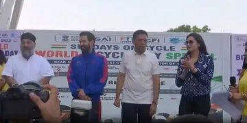Delhi: Thousands of people took part in 'Sunday on Cycle' rally, Mandaviya said - do a cycle trip every day