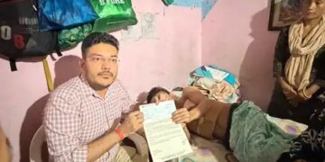 Delhi government's honor to Rohit Mukhiya, who saved his life in Malviya Nagar fire, Rs 5 lakh assistance and free treatment