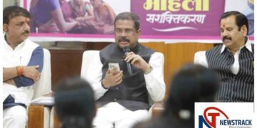 Dharmendra Pradhan Meets Self-Reliant Women in Bhopal | Madhya Pradesh News: Dharmendra Pradhan boosted enthusiasm by interacting with self-reliant women in Bhopal. News Track in Hindi