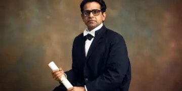 Dr. Subhash Mukhopadhyay, father of India's first test-tube baby, received honor after his death.