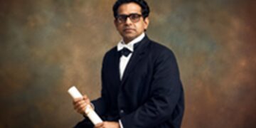 Dr. Subhash Mukhopadhyay, father of India's first test-tube baby, received honor after his death.