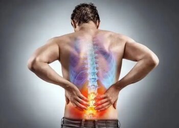 Frequent back pain and minor injury can lead to fracture, this is a sign of a serious disease, men should not ignore it even by mistake.