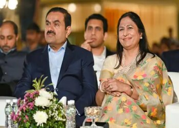 Gautam Adani, Big B and King Khan... big celebrities arrived at Supriya Sule's daughter's wedding.