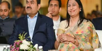 Gautam Adani, Big B and King Khan... big celebrities arrived at Supriya Sule's daughter's wedding.