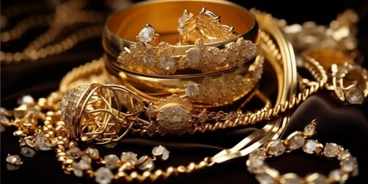 Gold Price: Gold prices fell sharply amid increasing tension in the Middle East, know the latest rates of gold and silver here