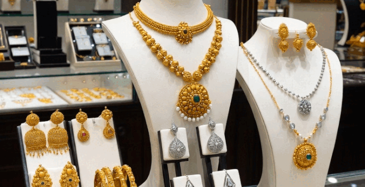 Gold-Silver Latest Rate: Gold continues to fall from record high, silver also continues to fall... Know today's latest market price