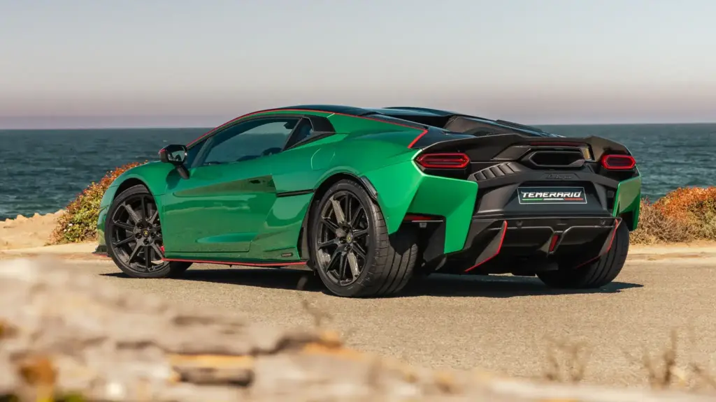Good news for supercar lovers! Lamborghini's first hybrid car launched in India, will feel like a fighter jet
