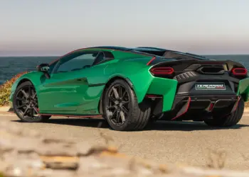 Good news for supercar lovers! Lamborghini's first hybrid car launched in India, will feel like a fighter jet