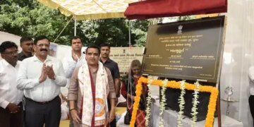 Gujarat: Deputy Chief Minister laid the foundation stone of women's shelter home in Surat.