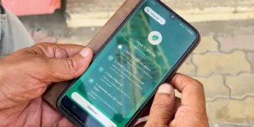 Gujarat: Fertilizer purchase made easy through Fertilizer Sale App, farmers of Navsari are enjoying the benefits.