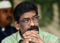 Hemant Soren Orders Action After Viral Video Exposes Birth Certificate Delay in Jharkhand | Jharkhand CM: Jharkhand CM got furious after watching which video? Government Babu's class will now be held. News Track in Hindi