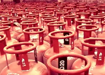 How expensive or cheap did LPG cylinder become today? Know the latest prices of 14.2 kg domestic gas cylinder